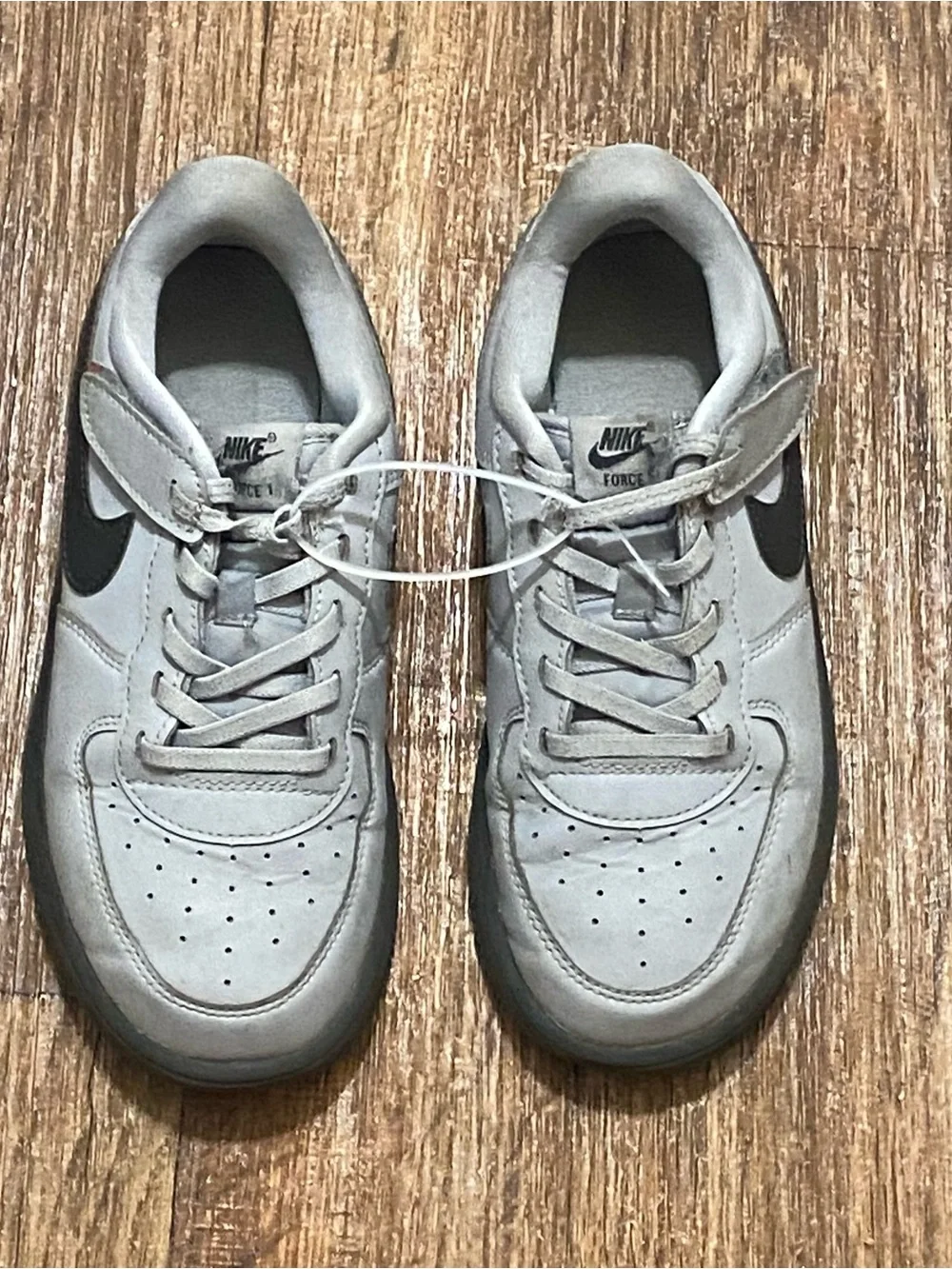 Nike Boys 2.5 Air Force One Sneakers Tennis Shoes Gray Low Top Used  HQ3808-001